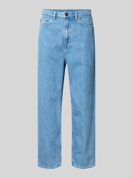 Produktfoto, jasnoniebieska Jeans mit Eingrifftaschen Modell 'JOYBIRD' od American Vintage, czysta bawełna, krój regular fit, szerokość w rozmiarze 27/32: 38 cm, długość wewnętrzna nogawki w rozmiarze 27/32: 64 cm, tekstura klasycznego denimu