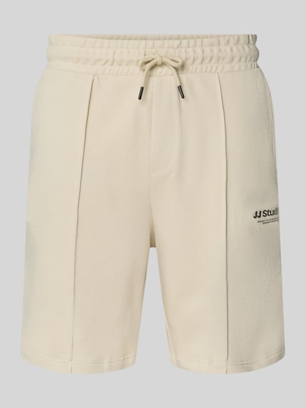 Produktfoto, Sweatshorts mit Logo Modell 'KANE' von Jack & Jones aus Baumwoll-Mix in Beige mit elastischem Bund, Relaxed-Fit, sichtbare Struktur, Bundweite 42 cm und Innenbeinlänge 19 cm bei Größe M