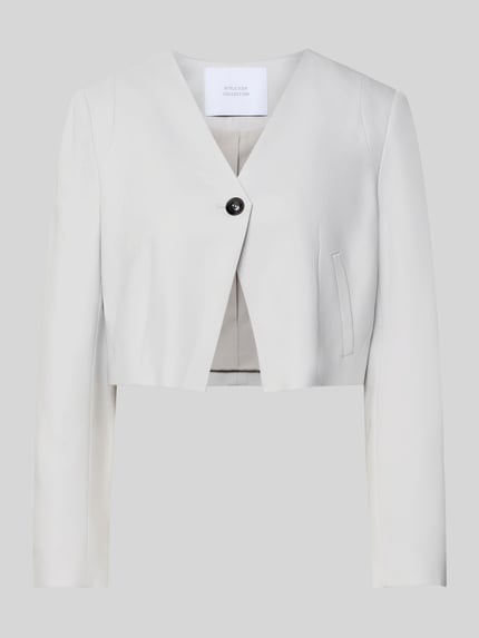Produktfoto, Asymmetrisch geschnittener cropped Blazer-curated by Vicky Heiler von SIC in hellem Viskose-Elasthan-Mix, V-Ausschnitt, Knopfverschluss, minimalistisches Design, strukturierte Oberfläche