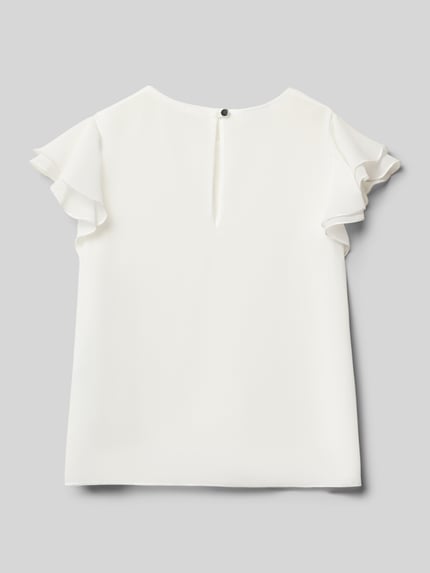 Meisje draagt Regular fit blouse met ronde hals van Weise, witte kleur, kapmouwen met ruches, ruglengte 39 cm, maat 134, rugaanzicht.