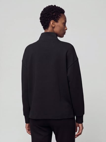 Frauenmodel trägt Pyjama-Oberteil mit Kontraststreifen von BOSS in Schwarz, strukturierte Jersey-Oberfläche, Regular Fit, Ganzkörperansicht Rückansicht.