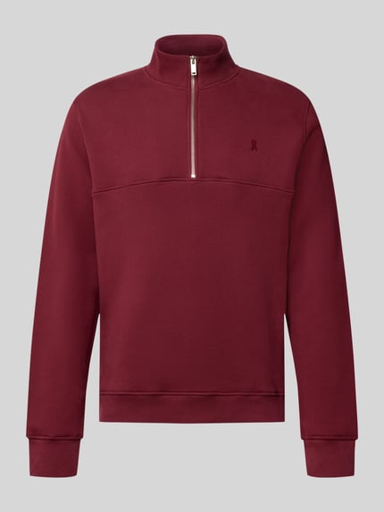 Produktfoto, bordeauxroter Regular Fit Troyer aus reiner Baumwolle Modell 'WAARLO' von ARMEDANGELS, glatte Struktur, dezentes Logo vorn.