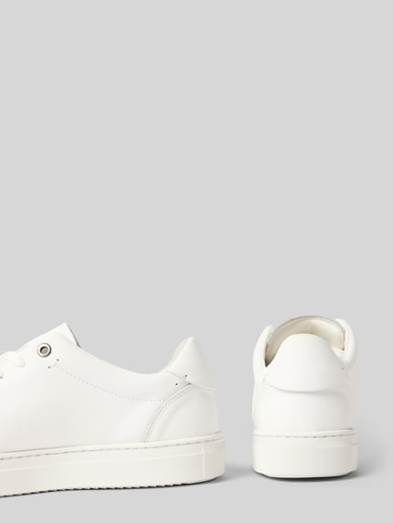 Produktfoto, Low Top Sneaker aus reinem Rindsleder Modell 'ALFA 1A' von Marc O'Polo in Weiß, runde Schuhspitze, flache Sohle, strukturiertes Glattleder