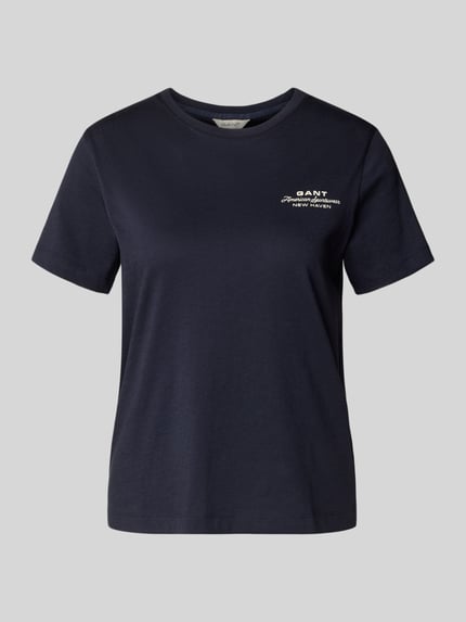 Produktfoto, T-Shirt mit Label-Print und Rundhalsausschnitt von Gant, damski t-shirt z bawełny, krój regular fit, nadruk z logo, okrągły dekolt, długość tyłu w rozmiarze S: 57 cm, kolor ciemnogranatowy, gładka faktura