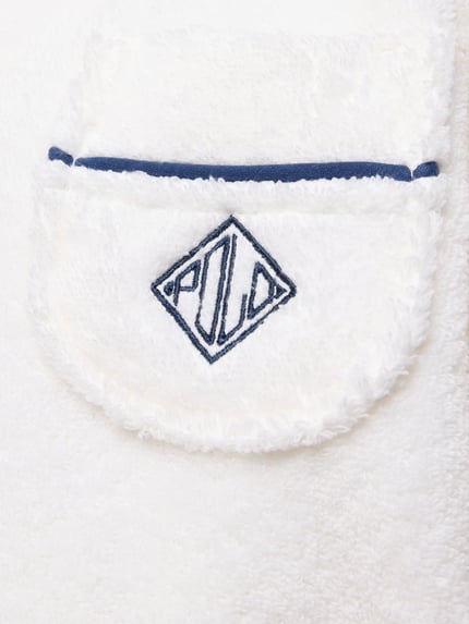 Produktfoto, Bademantel mit Reverskragen von Polo Ralph Lauren aus reiner Baumwolle, Label-Detail auf weißer Brusttasche, weiche Frottee-Textur