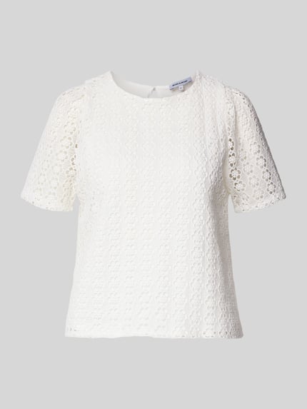 Produktfoto, Regular Fit T-Shirt in Strick-Optik von More & More, Damen T-Shirt aus Baumwoll-Mix, florales Design, kurzärmelig, semitransparent, Rundhalsausschnitt, weiß, feine Muster-Struktur.
