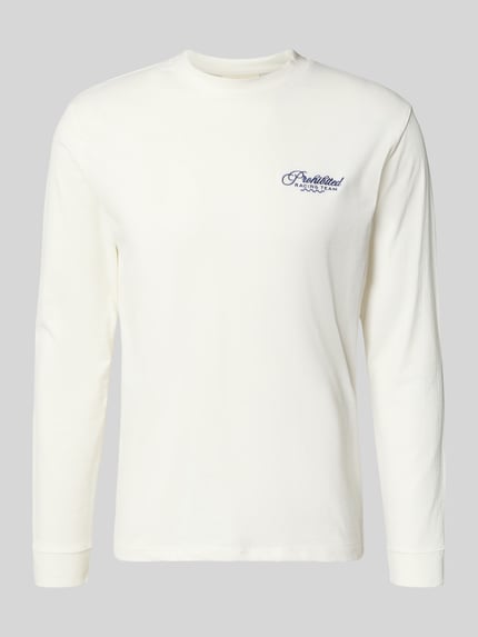 Produktfoto, weißes Herren Longsleeve aus reiner Baumwolle, Slim-Fit, Modell 'Cyclists Longsleeve' von PROHIBITED, Label-Stitching auf Brust, Rundhalsausschnitt, glatte Textur