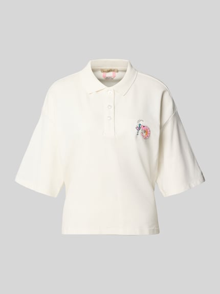 Produktfoto, Cropped Poloshirt mit Ziersteinbesatz von Smith and Soul aus elastischem Baumwoll-Mix in Weiß, Polokragen, Halbarm, strukturierte Oberfläche