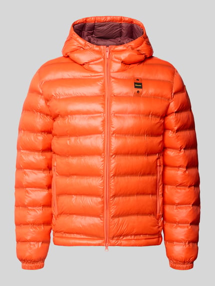 Produktfoto, orangefarbene Steppjacke mit Kapuze, Zweiwege-Reißverschluss, Label-Detail, Modell 'CHARLES' von Blauer USA