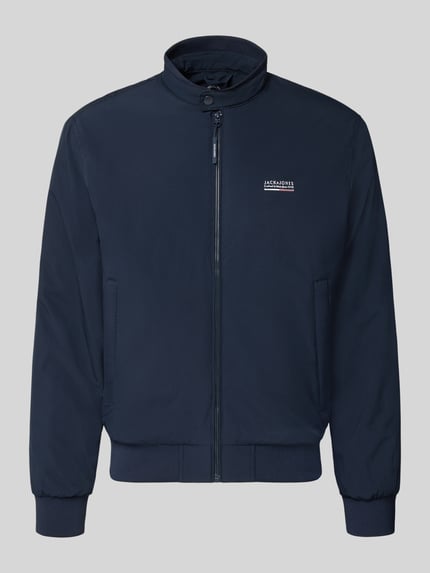 Productfoto, donkerblauwe Bomberjacke met Logo Modell 'BROOKLYN' van JACK & JONES, regular fit, opstaande kraag, rits, effen textuur