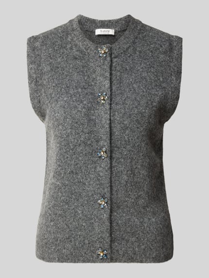 Produktfoto, Strickweste mit Rundhalsausschnitt Modell 'OMEA' von b.young, grauer Material-Mix mit Woll-Anteil, Zierknöpfe, Regular Fit