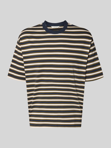 Productfoto, relaxed fit T-shirt uit pure katoen model 'ASPEN 2' van SELECTED HOMME, horizontale strepen in beige, donkerblauw en wit.
