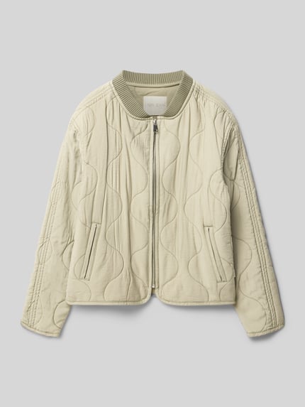 Produktfoto, Regular Fit Jacke aus Viskose-Mix in Stepp-Optik Modell 'Varah' von CARS JEANS, lichtbeige, zichtbare stiksels, rits, steekzakken, opstaande kraag, lengte 50 cm, schouderbreedte 39 cm, mouwlengte 49 cm