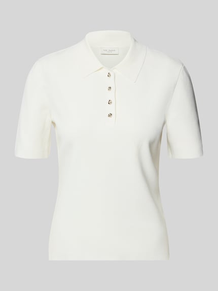 Produktfoto, weißes T-Shirt aus Viskose-Mix mit Polokragen und kurzen Ärmeln, Modell 'ELBETH' von Ted Baker, strukturierte Oberfläche