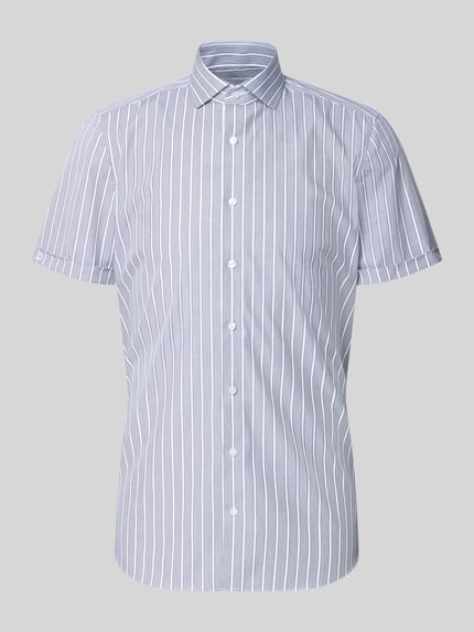 Produktfoto, Slim Fit Business-Hemd mit Blockstreifen und Kentkragen von OLYMP Level Five, Knopfleiste, kurze Ärmel, Größe 40, Rückenlänge 85 cm, Schulterbreite 42 cm, Ärmellänge 22 cm, feine Textur, weiße und blaue Farben