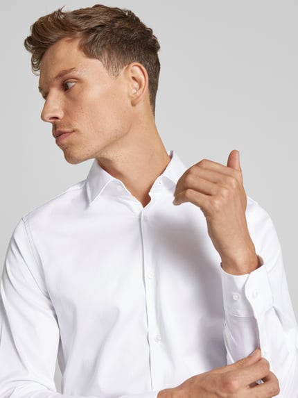 JOOP! COLLECTION Koszula biznesowa męska JOOP! Collection;Mieszanka bawełny z dodatkiem streczu;Krój slim fit;Model ‘Pit’;Kołnierzyk typu kent;Listwa guzikowa na całej długości;Sportowe mankiety;Długość tyłu w rozmiarze 40: 76 cm;Szerokość ramion w rozmiarze 40: 42 cm;Długość rękawa w rozmiarze 40: 67 cm Biały 3