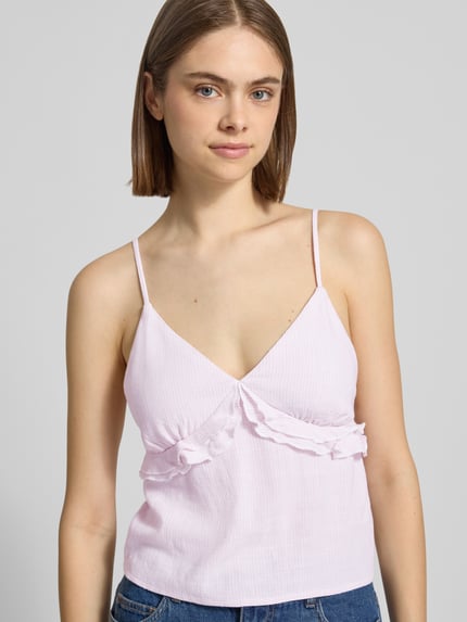 Frauenmodel trägt Regular Fit Trägertop aus Viskose-Leinen-Mix Modell 'SIESTA' von Only in Optik: Unifarben, herzförmiger Ausschnitt, Spaghettiträger, Flammgarn-Textur, ohne Muster, Nahaufnahme Oberkörper.