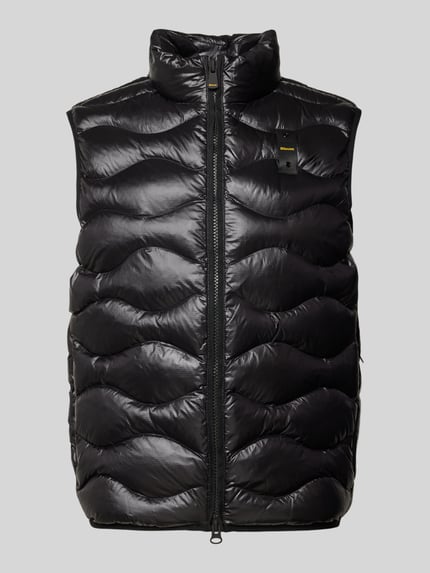 Produktfoto, schwarze Steppweste mit glänzender Oberfläche, Stehkragen und Zweiwege-Reißverschluss, Modell 'DANNY' von Blauer USA, Regular Fit, Rückenlänge 66 cm, Schulterbreite 44 cm, Brustweite 58 cm