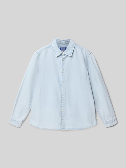 Produktfoto, lichtblauw jeanshemd met kentkraag en labeldetail van Jack & Jones, puur katoen, regular fit, knoopsluiting, sportmanchet, ruglengte maat 140: 60 cm, schouderbreedte: 38 cm, mouwlengte: 50 cm