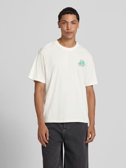 Männermodel trägt T-shirt met motiefprint model 'VINTAGE CARTOON' van Jack & Jones, puur katoen, regular fit, ronde hals, ruglengte maat M 69 cm, Ganzkörperansicht van voren
