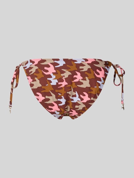 Produktfoto, Bikini-Slip mit seitlicher Schnürung Modell 'Conchu' von Barts im Allover-Camouflage-Look in Braun, Rosa, Hellblau und Beige, körpernahe Passform, Material-Mix mit Stretch-Anteil