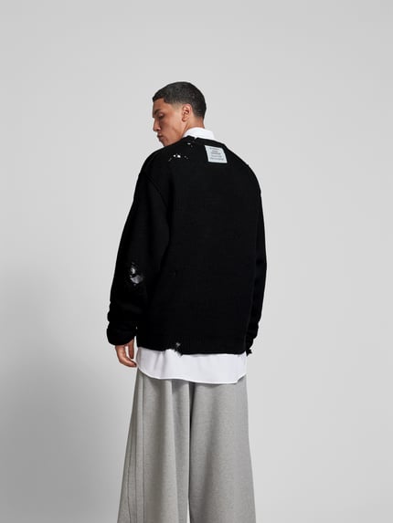VETEMENTS Sweter z głębokim dekoltem w serek Czarny 5
