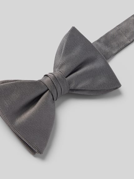 Productfoto, Fliege aus Seiden-Mix Modell 'DRESSY' van HUGO met allover gestreept structuurpatroon in grijs, gladde textuur, herenaccessoire.