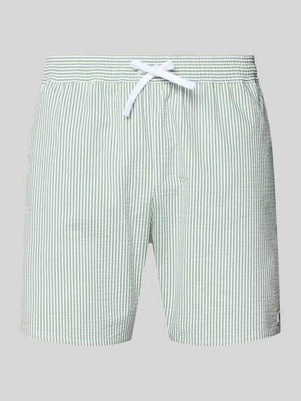 Produktfoto, Badeshorts aus Baumwoll-Mix von Lacoste in mehrfarbiger Streifenoptik mit elastischem Bund, Tunnelzug, Logo-Applikation, Seersucker-Struktur