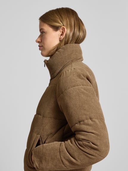 ONLY Boxy Fit Steppjacke aus Cord Modell 'NEWDOLLY' Taupe 3