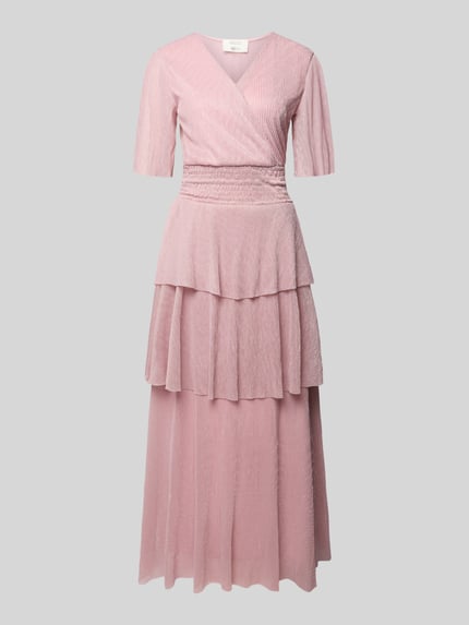 Produktfoto, Maxikleid in Rüschen-Optik Modell 'Francesca' von GUIDO MARIA KRETSCHMER for Bridgerton in zartem Rosa, taillierte Passform, Halbarm, V-Ausschnitt, Wickel-Optik, Plissee-Optik, Regular-Fit, lange Rückenlänge, feine Struktur.