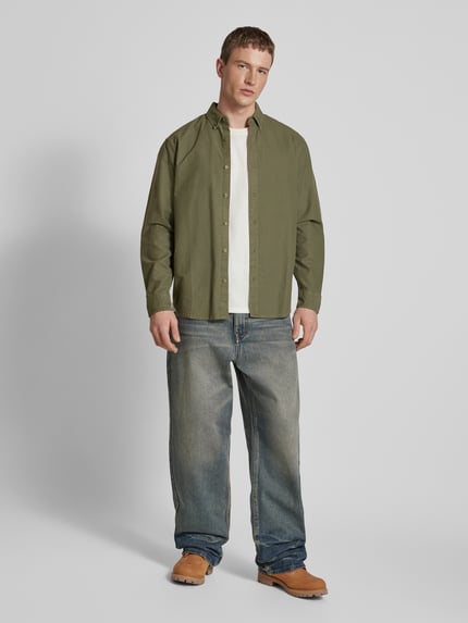 Levi's® Regular Fit Freizeithemd mit Button-Down-Kragen Oliv 1