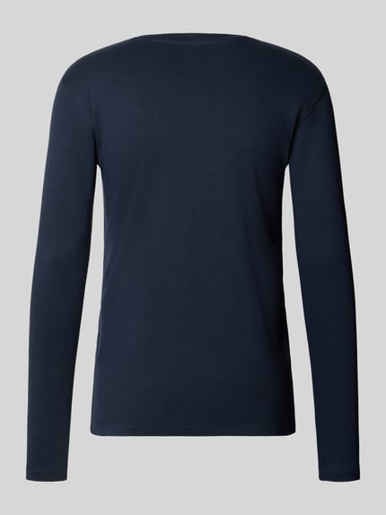 Produktfoto, granatowa bluzka z długim rękawem 'Longsleeve aus feuchtigkeitsregulierendem Material' od GÖTZBURG 1889, mieszanka bawełny z dodatkiem streczu, podkreślająca figurę, z regulacją wilgoci, ocieplenie i izolacja dzięki drapanej stronie wewnętrznej, okrągły dekolt