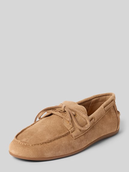 Produktfoto, loafers uit echt leer met sierstrik van INUOVO, afgeronde pasvorm, gladde zool, hakhoogte 1 cm, schachthoogte 6 cm, schachtbreedte 11 cm