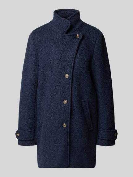 Produktfoto, Wollmantel mit Stehkragen Modell 'IHSTIPA JA8' von ICHI, dunkelblau, einreihige Knopfleiste, strukturierte Oberfläche, seitliche Eingrifftaschen, dekorative Knöpfe und Riegel