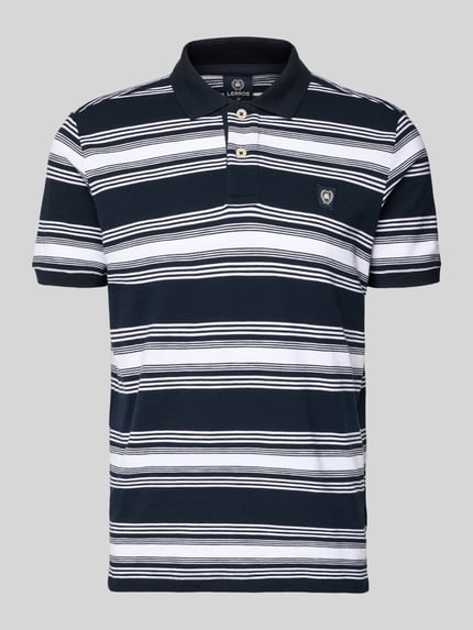 Produktfoto, Regular Fit Poloshirt mit Label-Patch von Lerros in Dunkelblau mit weißen Streifen, Reine Baumwolle, Polokragen, kurze Knopfleiste, Rückenlänge bei Größe M 69 cm.