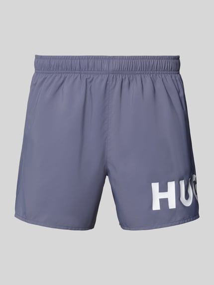 Produktfoto, Badeshorts mit Label Print Modell 'MAKAI' von HUGO in Grau, Optik: Unifarben, Applikation: Label-Print, Verschluss: Tunnelzug, Bundabschluss: Elastisch, Taschen: Seitliche Eingrifftaschen, Materialverarbeitung: Popeline