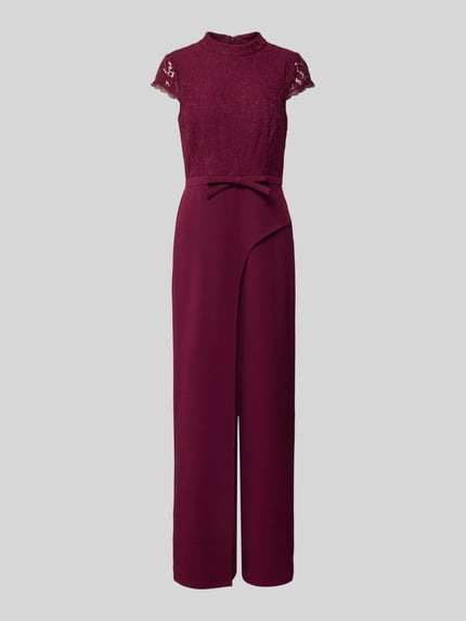 Produktfoto, Regular Fit Jumpsuit mit Ozdobna kokarda od Adrianna Papell, mieszanka materiałów z dodatkiem wiskozy, obszycie koronką, z krótkim rękawem, całkowita długość 150 cm, długość wewnętrzna nogawki 84 cm, długość tyłu 37 cm, szerokość w rozmiarze 36: 40 cm