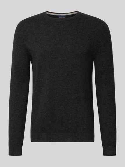 Produktfoto, Kaschmirpullover mit gerippten Abschlüssen von Christian Berg Men in dunklem Grau, glatte Textur, Rundhalsausschnitt, gerader Schnitt
