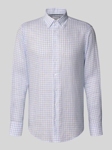 Produktfoto, Regular Fit Leinenhemd mit Button-Down-Kragen von Christian Berg Men, kariertes Muster in Blau und Weiß, Allover-Look, Herren Businesshemd, reine Leinen-Optik, Rückenlänge 78 cm, Schulterbreite 45 cm, Ärmellänge 65 cm.