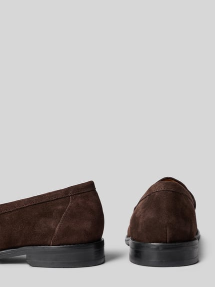 Produktfoto, Loafer aus echtem Rindsleder Modell 'LINN' von Vagabond in dunklem Braun mit glatter Sohle und feiner Wildlederstruktur, Damen Loafer von Vagabond