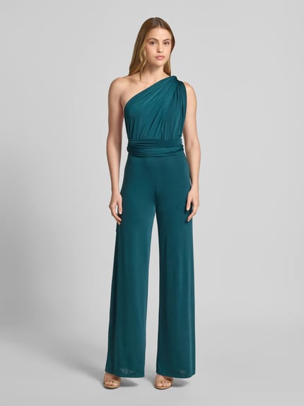 Frauenmodel trägt Jumpsuit mit rückseitig gekreuzten Trägern von Rose Avenue in Petrol, glattes Material, weiter Beinverlauf, Ganzkörperansicht von vorne, Regular Fit, tiefer V-Ausschnitt, Raffungen, Rückenlänge 120 cm, Brustweite 50 cm, Gesamtlänge 120 cm, Innenbeinlänge 92 cm.