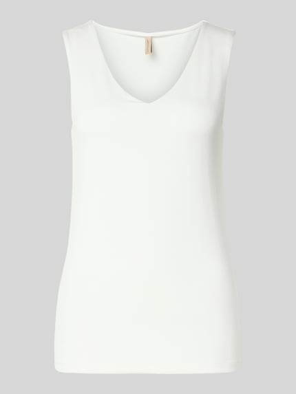 Produktfoto, weißes Top mit V-Ausschnitt Modell 'Marica' von Soyaconcept aus Lyocell-Elasthan-Mix, Slim-Fit, Rückenlänge 60 cm in Größe S