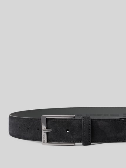 Productfoto, Gürtel aus echtem Rindsleder Modell 'ELLOY' van BOSS in zwart veloursleder met labelreliëf en metalen doornsluiting