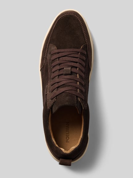 Produktfoto, brązowe sneakersy z naturalnej skóry Model "IVAR-102" od PS Poelman, zaokrąglony krój, fakturowana podeszwa, wiązanie, wysokość obcasa w rozmiarze 44: 3 cm, wysokość cholewki w rozmiarze 44: 8 cm, szerokość cholewki w rozmiarze 44: 8 cm