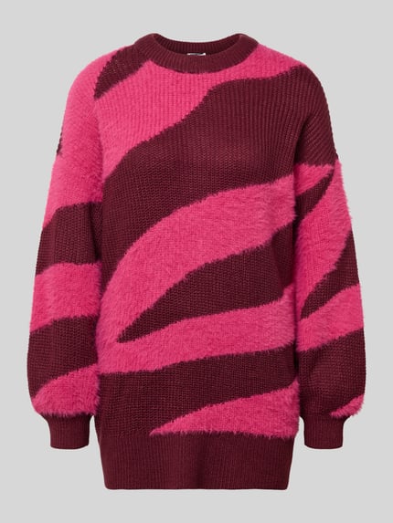 Produktfoto, Loose Fit Strickpullover mit Rundhalsausschnitt Modell 'BLAIR' von Noisy May im Allover-Look in Pink und Bordeaux, grobe Stricktextur