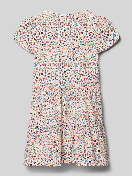 Meisje draagt Leicht ausgestelltes Freizeitkleid aus Baumwoll-Mix van s.Oliver RED LABEL, kleurrijk bloemenpatroon, licht uitlopend fit, katoenmix, korte mouw, ronde hals, volledig beeld van achteren.