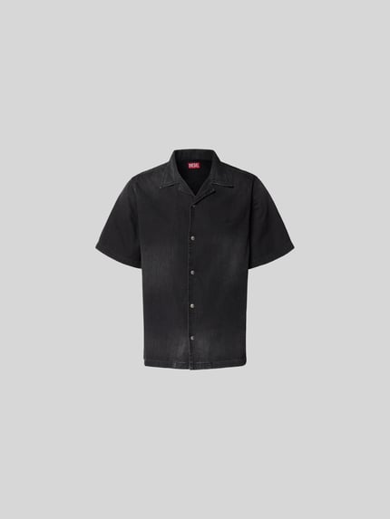 Produktfoto, Regular Fit Jeanshemd aus Baumwolle von Diesel in Schwarz mit durchgehender Druckknopfleiste und Reverskragen, kurzärmelig
