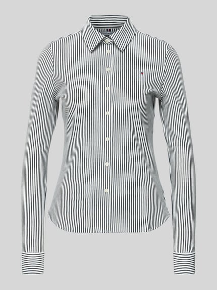 Produktfoto, Slim Fit Hemdbluse aus Baumwoll-Mix von Tommy Hilfiger, białe i czarne pionowe paski, logo, długi rękaw, krój slim fit, bawełniany materiał