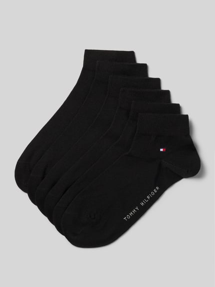 Produktfoto, schwarze Socken aus Baumwoll-Mix im 6er-Pack Modell 'QUARTER 6P' von Tommy Hilfiger für Herren nebeneinander auf grauem Grund.