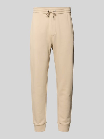 Produktfoto, Regular Fit Sweatpants aus reiner Baumwolle von ARMANI EXCHANGE in Beige mit elastischen Abschlüssen, Kordelzug, Seitentaschen, Gesäßtaschen, Label-Print, Innenbeinlänge 44 cm bei Größe M